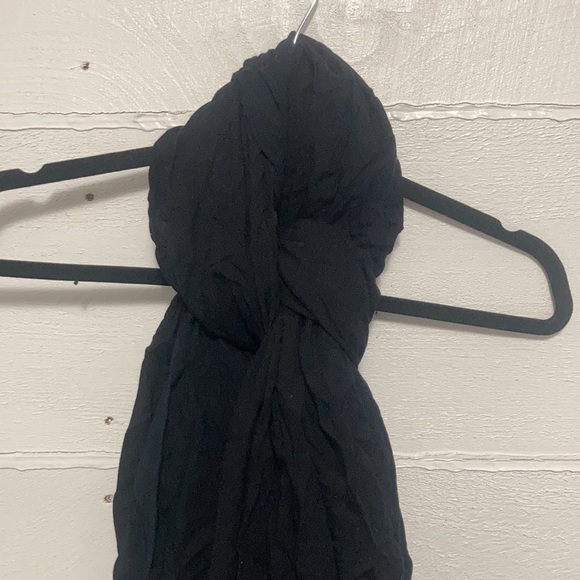 Black tasseled scarf - Picture 2 of 4